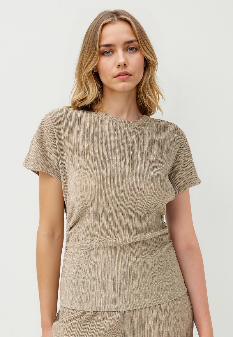 Korte mouwen top in een gestructureerde, lichtbeige stof met verticale strepen en een ronde halslijn, met een aangesloten taille en een losse pasvorm.