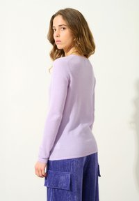 Authentic Cashmere GALISE - Stickad tröja - mottled purple