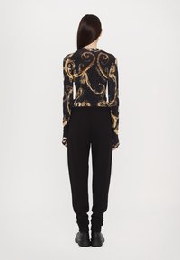 Versace Jeans Couture Tepláky - black/gold coloured
