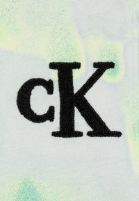 Calvin Klein Jeans EXCLUSIVE TIE DYE TOWELING UNISEX - Camiseta estampada - liquid yellow