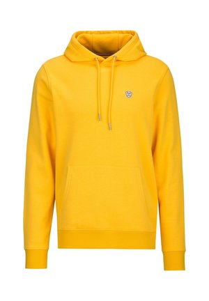 Gelber Kapuzenpullover mit Vordertasche, Kordelzug und kleinem schwarz-weißem Emblem auf der linken Brust.