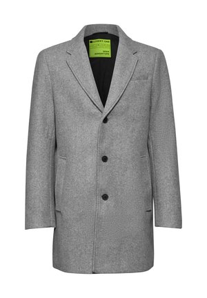 Grau Wolle Mantel mit einem Standardkragen, drei schwarzen Knöpfen, Seitentaschen und einem kontrastierenden grünen Innenetikett. Texturierte Stoffoberfläche.