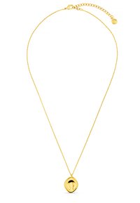 Zlato obarvan nakit z nežno verigo in organsko oblikovanim obeskom, ki vsebuje gladke, odsevne površine in subtilne krivulje.