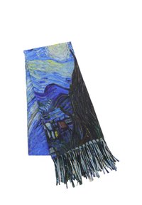 Sciarpa blu e verde con un motivo vorticoso che ricorda un cielo notturno, con bordi frangiati e trame intricate in tutto il tessuto.