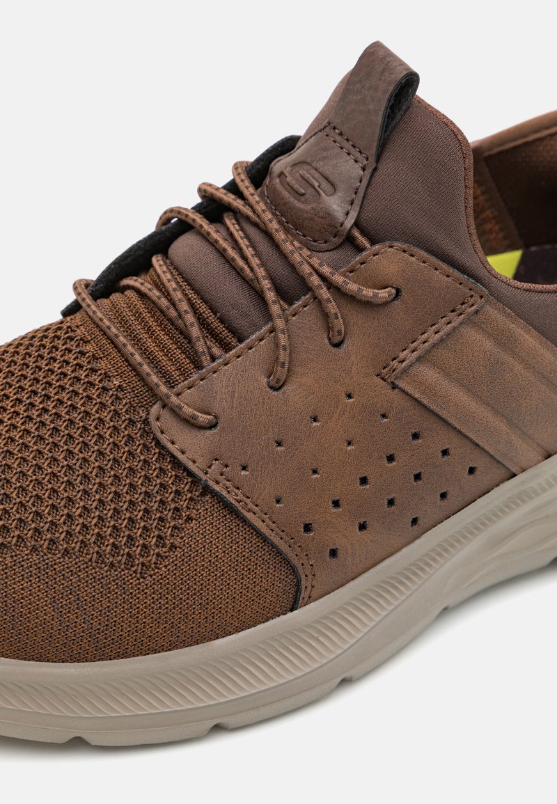 Skechers GARNER Trainers dark brown/dark brown