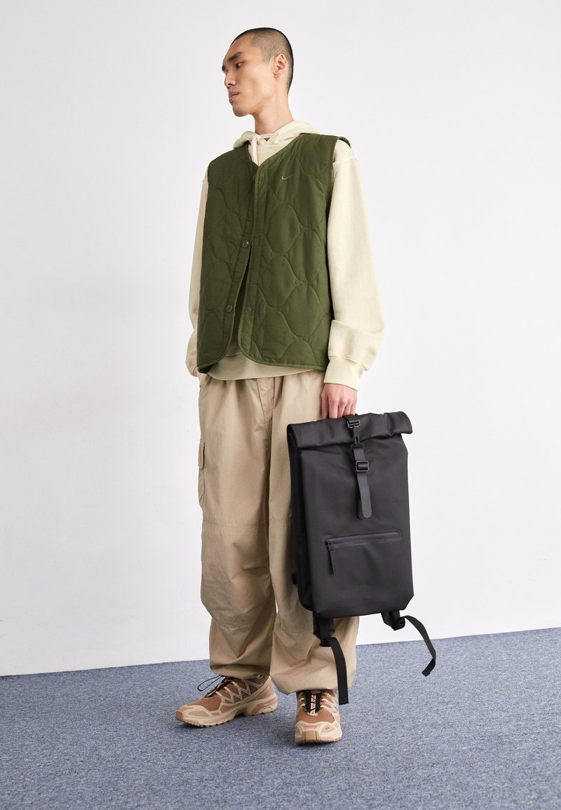 Rains Rolltop Rucksack Large, Black Rains Rolltop Rucksack Large, Black