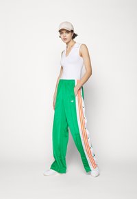 adidas Originals ADICOLOR CLASSICS ADIBREAK - Tracksuit bottoms - green