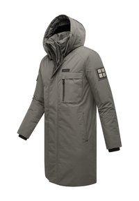 Pilkas izoliuotas parka švarkas su nuimama kapišonu, užtraukiamomis krūtinės ir šoninėmis kišenėmis, tekstūruota medžiaga ir logotipo pleistru ant rankovės.