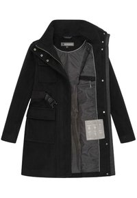 Czarny płaszcz o długości do połowy uda z wysokim kołnierzem, zamkiem błyskawicznym i zatrzaskami, wieloma zewnętrznymi kieszeniami oraz gładkim, podszewkowym wnętrzem z metką po prawej stronie.