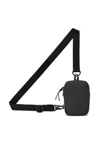 Borsa a tracolla nera realizzata in materiale liscio, con forma rettangolare, una tasca con zip e una tracolla regolabile con moschettone.