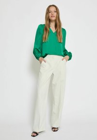 Minus MSSELVA V-NECK - Palaidinė - golf green
