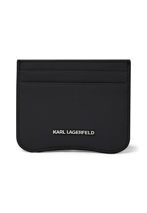 Zwarte leren kaarthouder met meerdere kaartsleuven en een zilveren "KARL LAGERFELD" logo gecentreerd aan de onderkant.