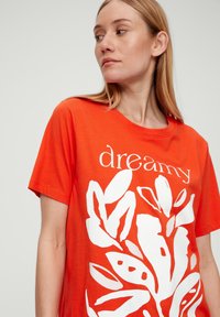 s.Oliver MIT FRONTPRINT - T-shirt z nadrukiem
