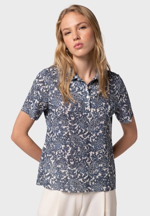 Kurzarm-Polohemd in blau-weißem Paisleymuster, mit klassischem Kragen und Knopfverschluss, aus leichtem Stoff gefertigt.