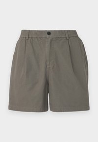 Pantaloni corti color khaki con vita elastica, chiusura a bottone singolo e due tasche laterali. Tessuto morbido e leggero con una texture liscia.
