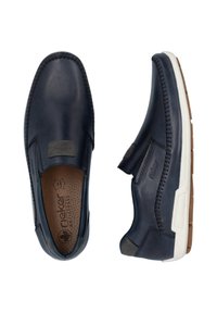Marineblauwe leren instap schoenen met elastische zijkanten, contrasterende stiksels en een witte rubberen zool. Beschikt over een getextureerde binnenzool voor extra comfort.