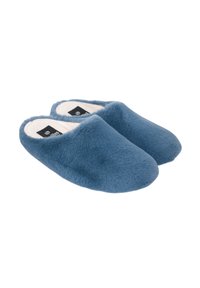 Un par de pantuflas de felpa azules tipo zueco con forro interior blanco, colocadas lado a lado sobre un fondo blanco.