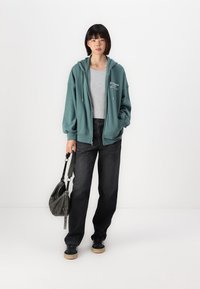 Abercrombie & Fitch Legging-Friendly Logo Full-Zip Hoodie - Φούτερ με φερμουάρ - silver pine