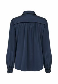 Blouse bleu marine à manches longues vue de dos avec détail de yoke, tissu froncé, poignets boutonnés et col standard.
