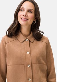 zero IN OPTIK - Veste en similicuir - golden camel