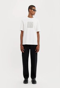 Armani Exchange Camiseta estampada - off white