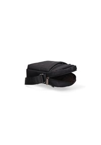 Borsa a tracolla nera in nylon, con chiusura zip, tracolla regolabile e logo stampato sul davanti. Forma rettangolare compatta.