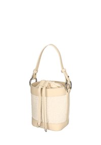 Borsa a secchiello realizzata in similpelle beige e tessuto intrecciato, con chiusura a coulisse, una maniglia singola e dettagli metallici.