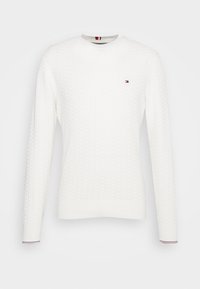 Pull en tricot blanc avec un motif texturé, col rond et manches longues. Présente un petit logo sur la poitrine et des poignets côtelés.