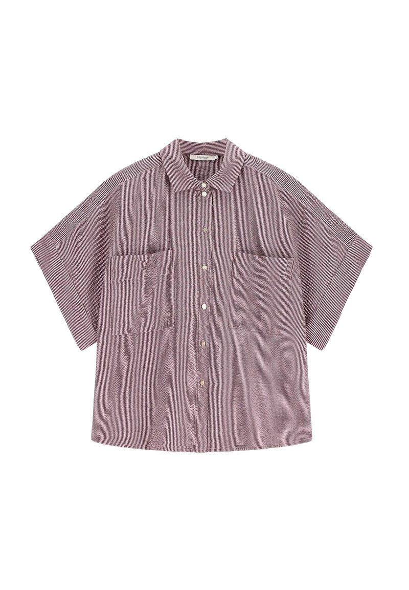 Short-sleeve button-up shirt in burgundy and white striped fabric, featuring two front pockets and a classic collar. Soft texture.