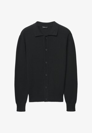 Schwarzer Strickcardigan mit Kragen, Knopfleiste vorne sowie gerippten Bündchen und Saum. Weiche Textur mit klassischer Passform.