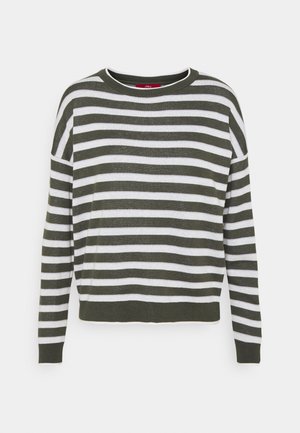 Pull à manches longues avec rayures horizontales vert foncé et blanches et col rond, présenté sur fond blanc.