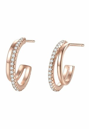 Boucles d'oreilles créoles en or rose avec un design incurvé, ornées d'une ligne de petits cristaux ronds et transparents le long du bord.
