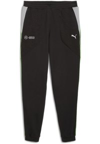 Zwarte trainingsbroek met een gestructureerd patroon op de voorzakken, grijze zijpanelen, groene streepaccenten en logo's van Mercedes en Puma.