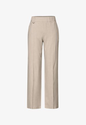 Beige recht gesneden broek met elastische tailleband en een klein metalen ringetje aan de linkerkant vlak bij de taille.