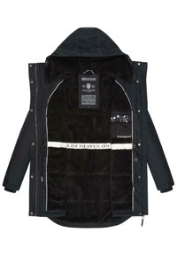Schwarze isolierte Jacke mit einem Innenfutter aus Fell, Kapuze und Kordelzug. Verfügt über ein weißes Band mit dem Text "HEAVEN ON" und mehreren Taschen.