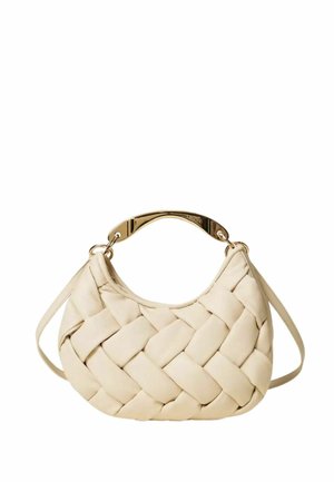 Borsa a mano in pelle intrecciata beige con manico superiore curvo in metallo dorato e tracolla regolabile.