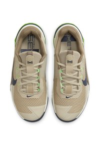 Nike Performance METCON 7 UNISEX - Sapatilha de treino - rattan/thunder blue-sandalwood-sail-green strike