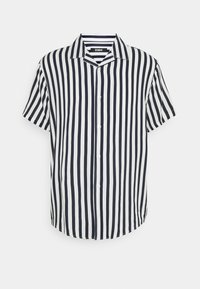 Košile s krátkým rukávem, knoflíková, s černobílými svislými pruhy a límcem, vystavená na jednoduchém bílém pozadí.