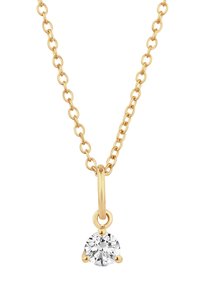 Guldhalskæde med vedhæng i form af en rund, facetteret diamant, sat i en tre-takket holder, med en glat tekstur og poleret finish.