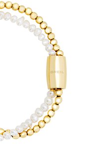 Bracciale in oro e perle caratterizzato da un'alternanza di lucenti palline d'oro e perle bianche iridescenti, impreziosito da una chiusura in oro incisa con "BREIL."