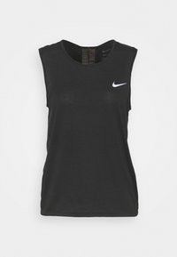 Mustan värinen hihaton urheilu paita, joka on valmistettu pehmeästä kankaasta. Rintamuksessa on valkoinen Nike-logo. Yksinkertainen muotoilu, jossa on pyöreä pääntie ja rento istuvuus.