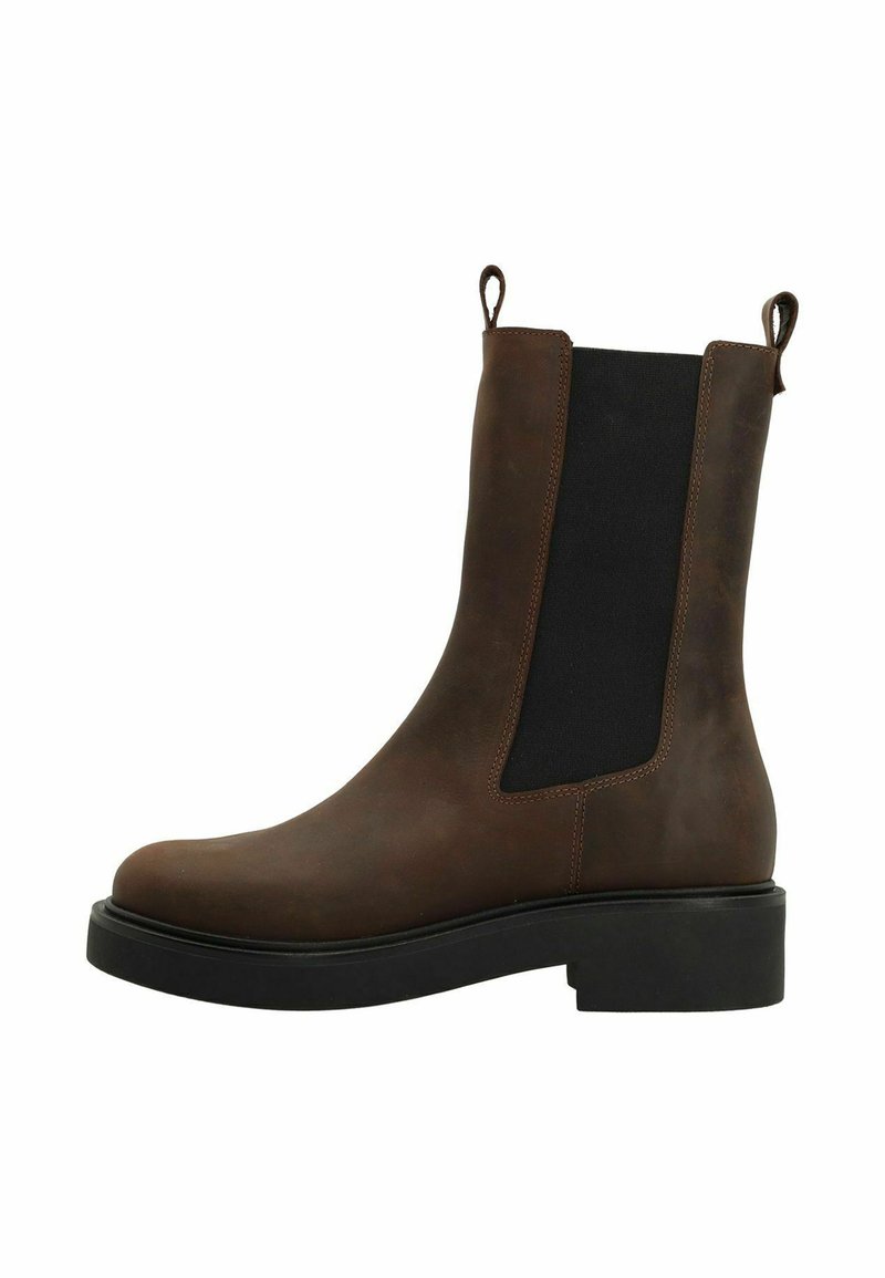 Bottines en cuir marron avec des panneaux latéraux élastiques, bout rond et semelle noire texturée. Équipées de languettes pour un enfilage facile.