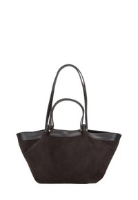 Torba na ramię z ciemnobrązowego zamszu z gładkimi skórzanymi elementami. Posiada dwa długie uchwyty i usztywniony kształt. Bez widocznych zapięć ani wzorów.