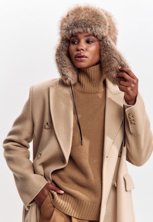 Huer - brown