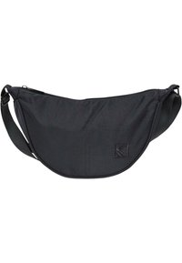 Borsa a tracolla nera in tessuto con forma curva, chiusura con zip e tracolla regolabile. Presenta un logo in patch testurizzato sul davanti.