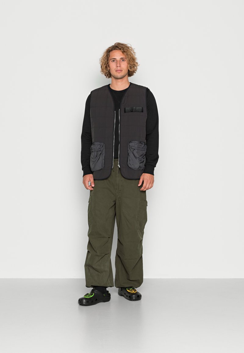 Jaded London OVERSIZED PARACHUTE PANTS - Cargohose - khaki 