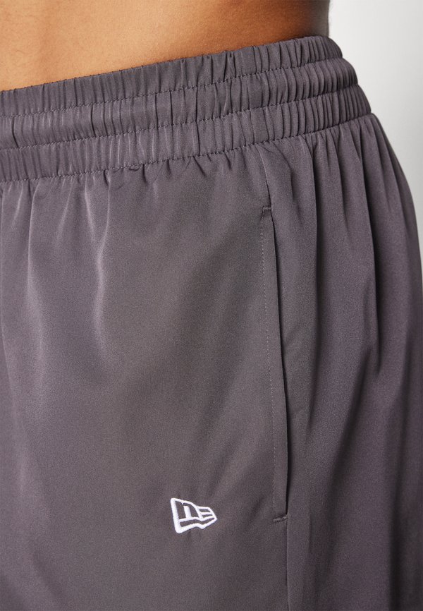 NFL KANSAS CITY CHIEFS LEAGUE ESSENTIALS SHORT - Club wear4