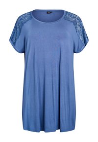 Top corto blu a maniche corte realizzato in tessuto morbido. Presenta dettagli in pizzo sulle spalle e un collo rotondo. Design casual e dalla vestibilità ampia.