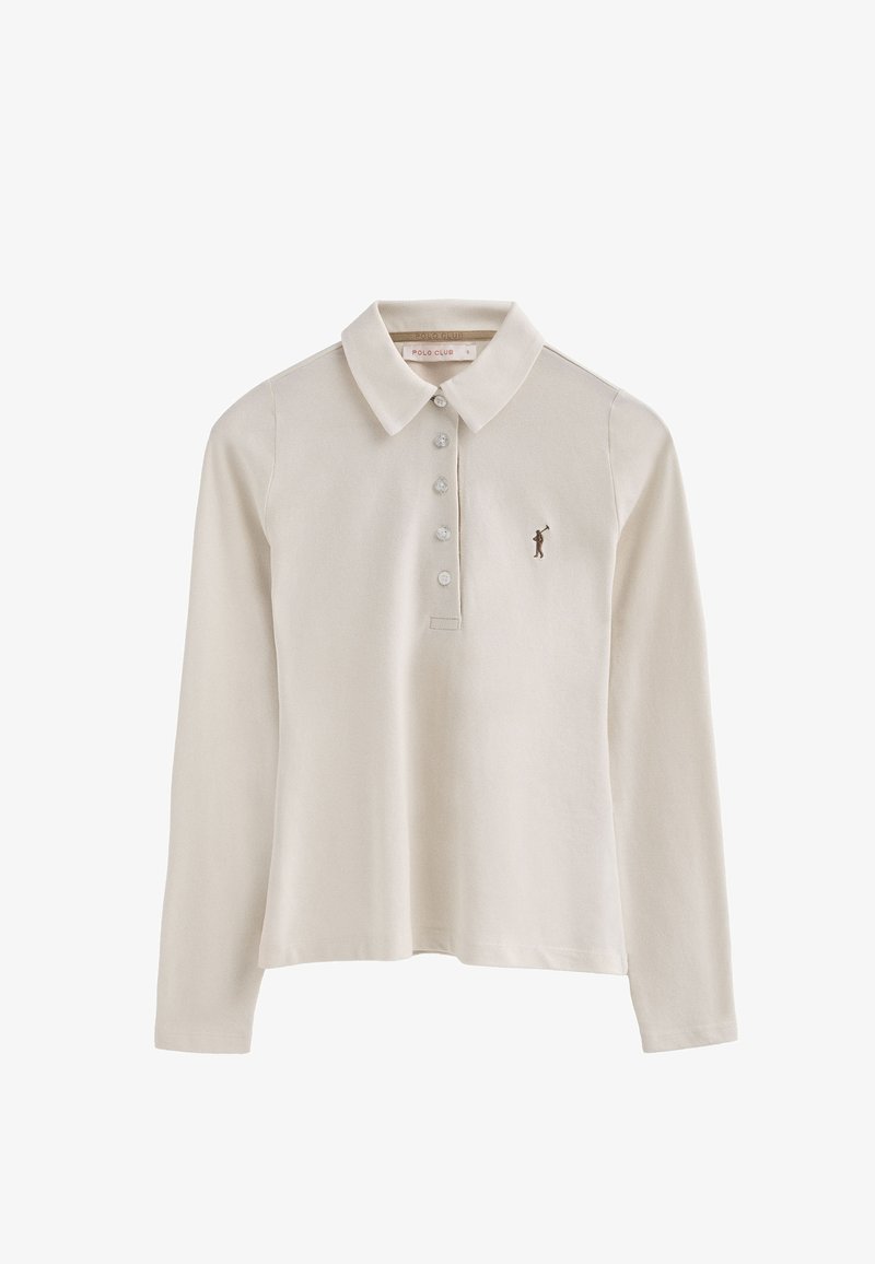 Polo a maniche lunghe in cotone beige chiaro, con colletto, pattina con cinque bottoni e una piccola figura ricamata sul lato sinistro del petto.