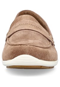 Tan Suede Slipper mit abgerundetem Zehenbereich, dekorativer Naht und gepolsterter weißer Sohle. Verfügt über ein strukturiertes Obermaterial mit weichem Finish.